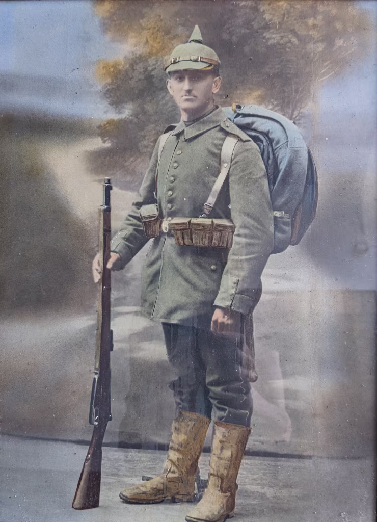 ../_images/otto-richter-in-uniform.avif